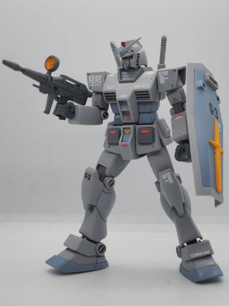 何でこのプロポーションを崩しちゃったのかなぁ(gundam-kao5)リバイブは作りましたが、棚の奥に追いやられています(gundam-kao5)