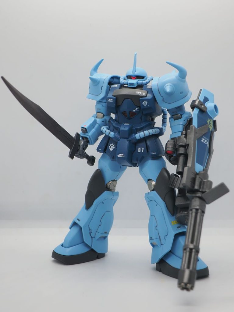 ちょっとわかり難いのですが、ガトリング砲をガンメタル、サーベルを焼鉄色に塗っています(zaku-kao2)