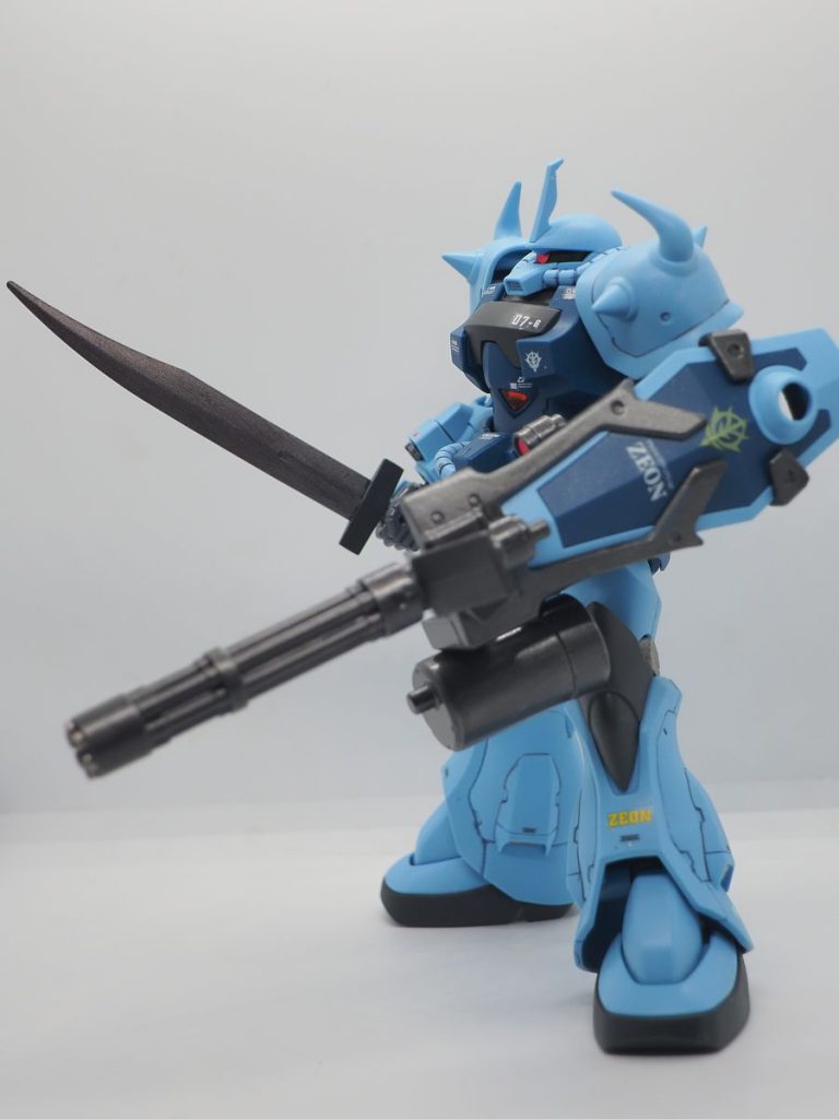 このポーズでも前のめりにならないし、腕が下がらないのは流石だと思います(zaku-kao2)