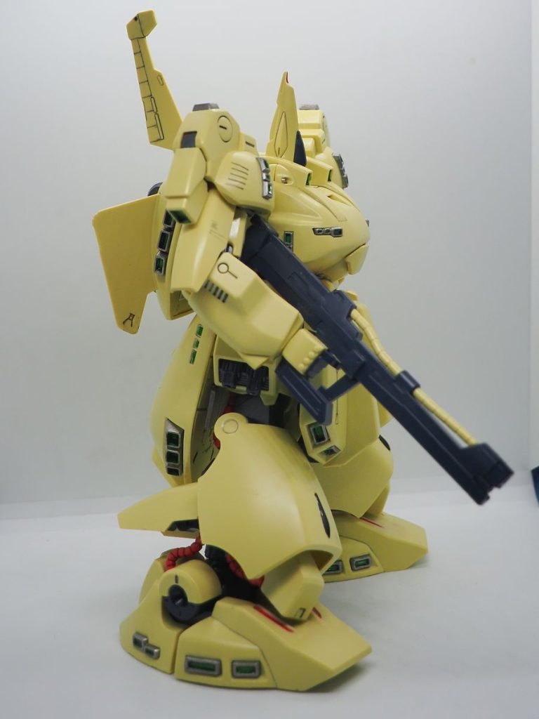 バーニアの数が多すぎて、泣きそうでしたわ(gundam-kao9)色指定もわからないので、適当に塗ってます(gundam-kao5)