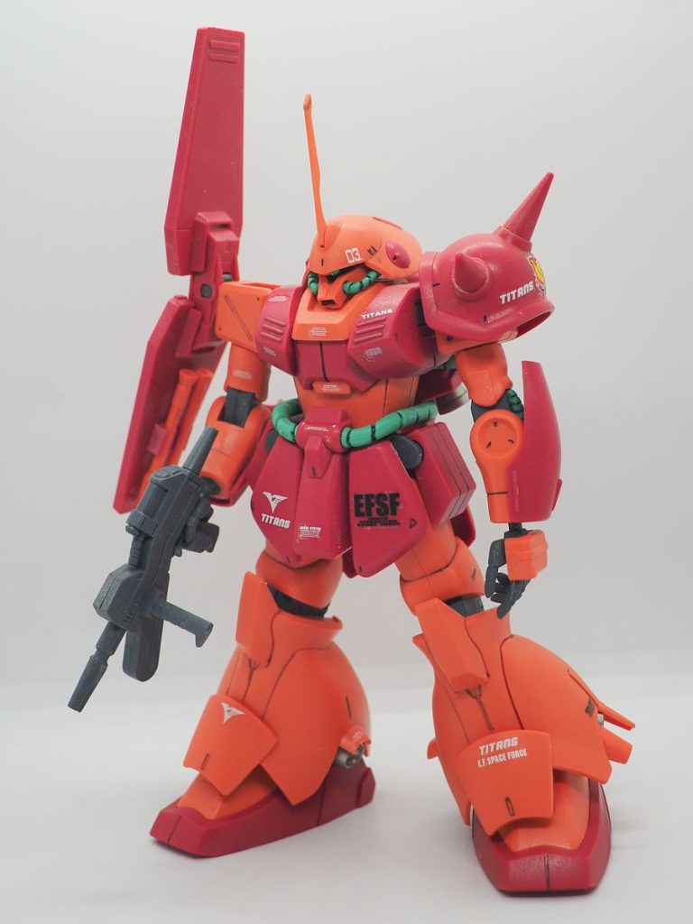 これにエゥーゴマーク付けたら面白そうと思いましたが、2機目が手に入らなかったので断念(gundam-kao5)