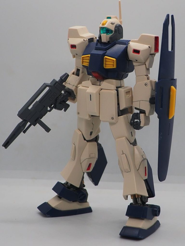 コイツも完成を待っているんだよなぁ・・・オークションで落としたのは良いけど、ボロボロのジャンクだったのを直しただけで力尽きてます(gundam-kao2)