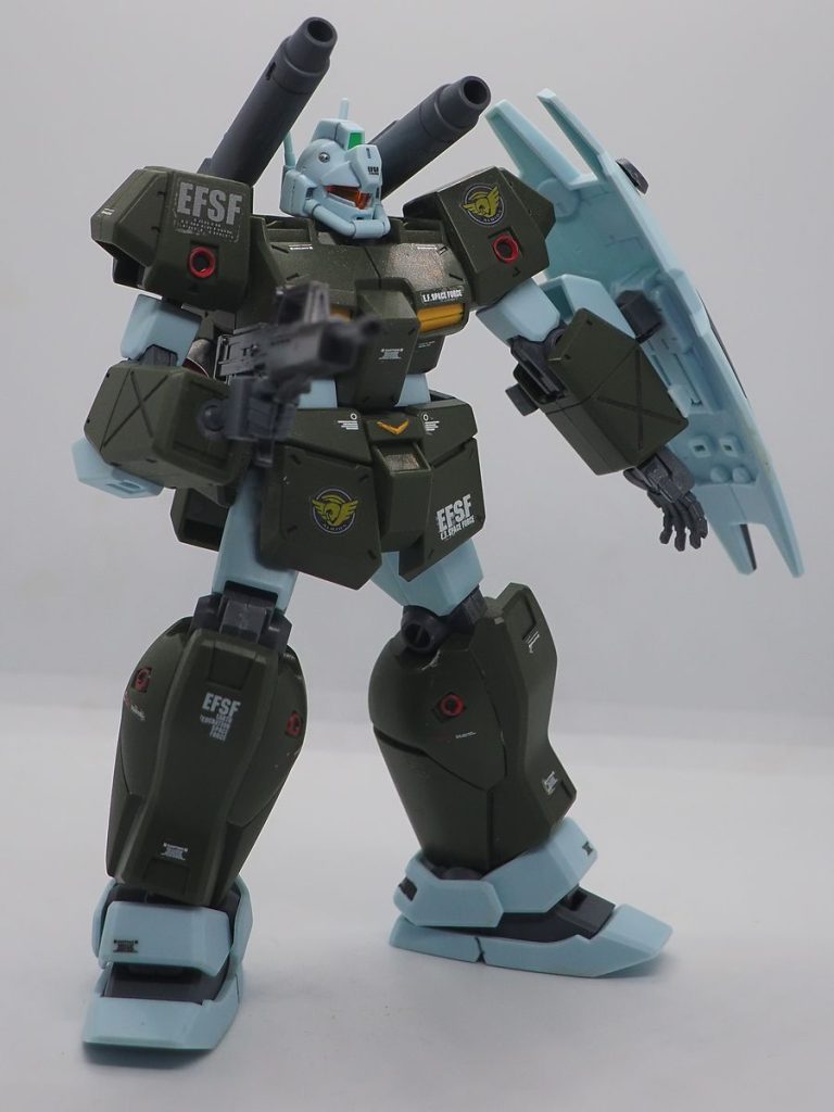 そんな事も有り、やっと手に入れて物凄く丁寧に作った覚えが有るキットです(gundam-kao2)