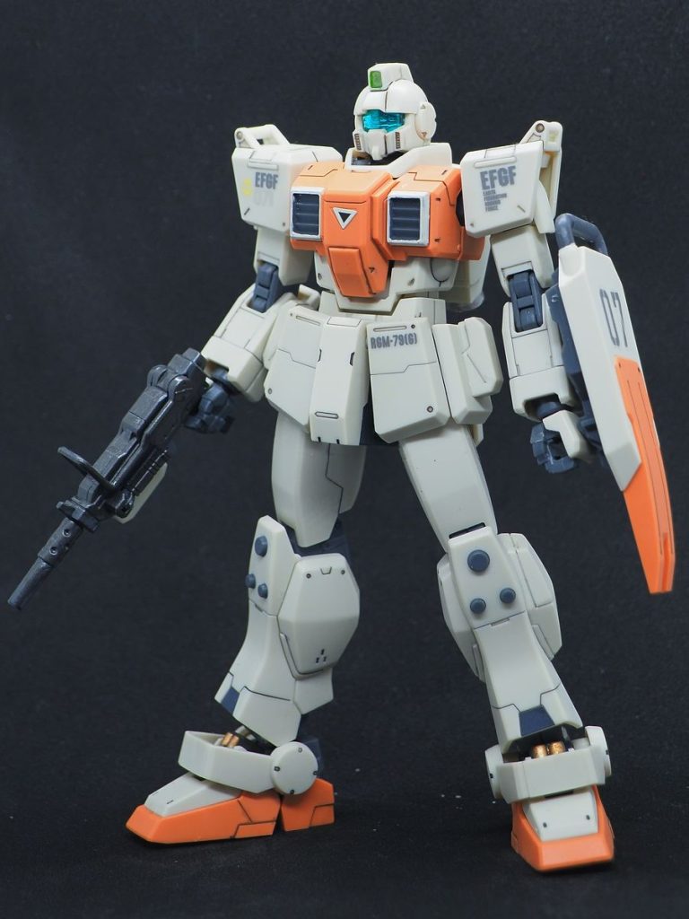 この作品から墨入れにタミヤの墨入れ塗料を使う様になりました(gundam-kao6)墨入れペンより楽でいいですね(gundam-kao2)