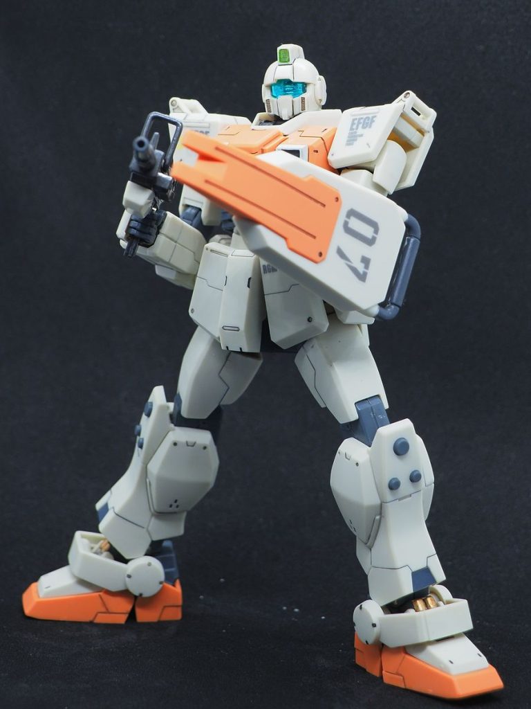 本当は汚しをしたいのですが・・・もう一機が手に入らないので出来ません、だって勿体ないから(gundam-kao5)