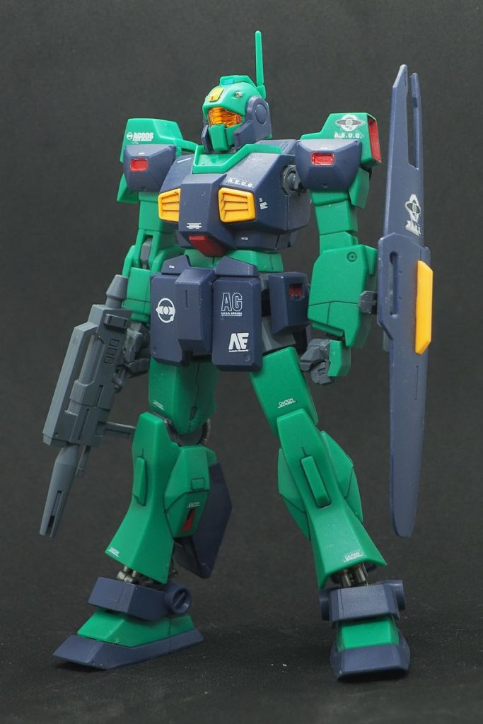 ちなみに、後から製作したエゥーゴ版はちゃんと製作しています(gundam-kao2)