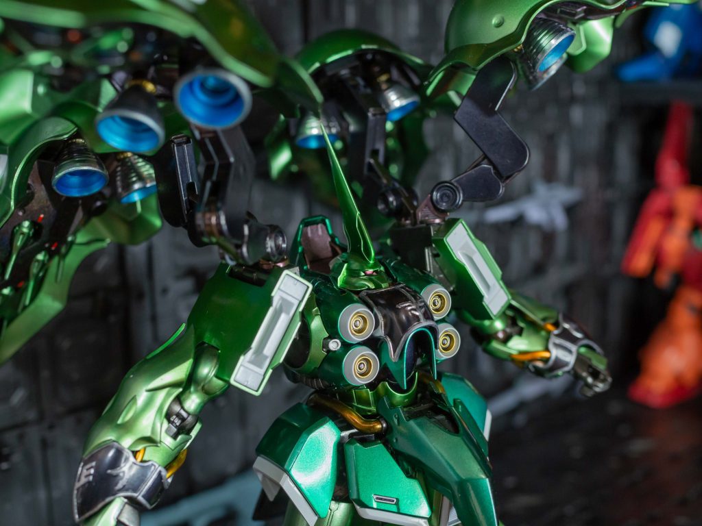 エングレービング部分はメッキシルバー。はみ出た部分はマッキーで修正（笑）バインダーとのジョイント部分、よく見ると、黒塗装ではない色で色分けされてます。わかりにくい（笑）