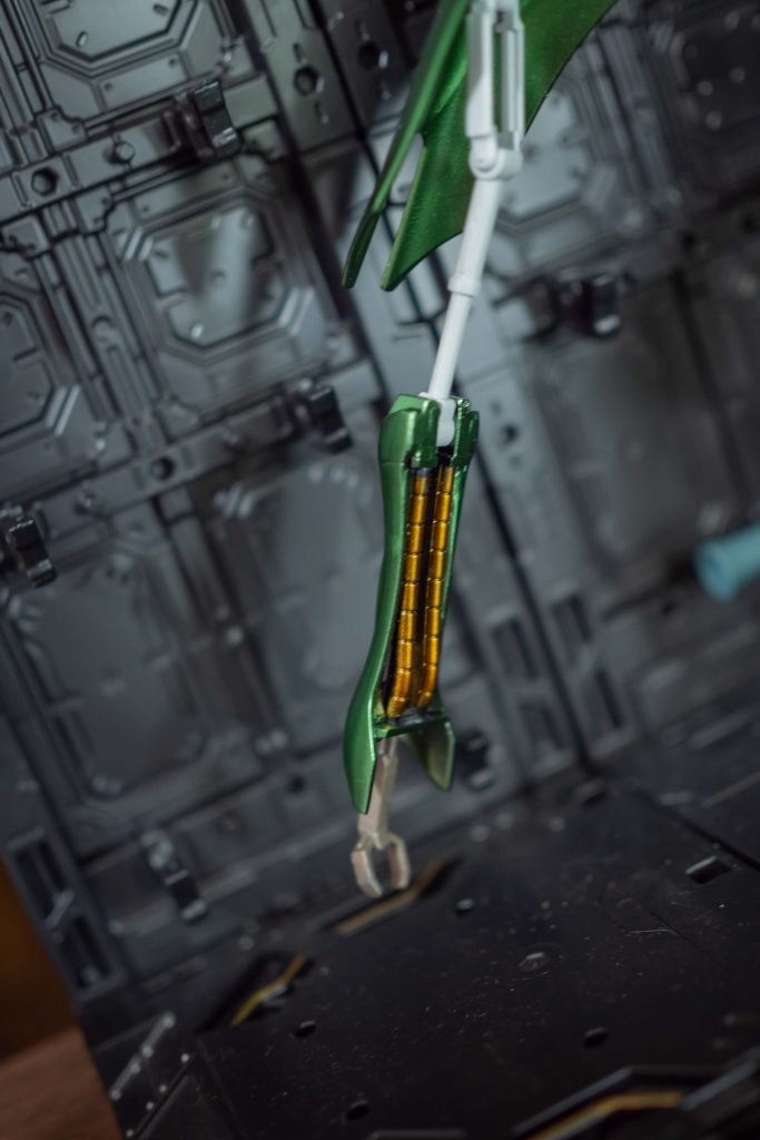 隠し腕がちょっと貧相なので、エポキシパテを使って小細工。こういうのは初めてなので、出来はいまいちでしたがいろいろ勉強になりました。