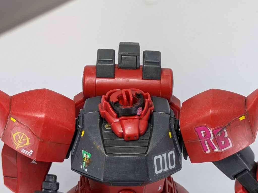 カメラのパーツは、若干削りこむだけで回転してくれるようになります。