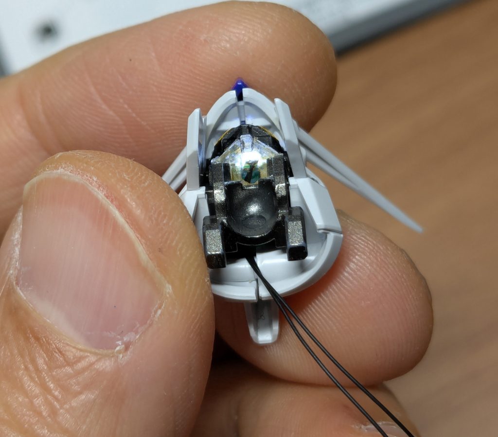 目の裏が平らになるよう加工し、位置をほんの少し後方にズラしてます