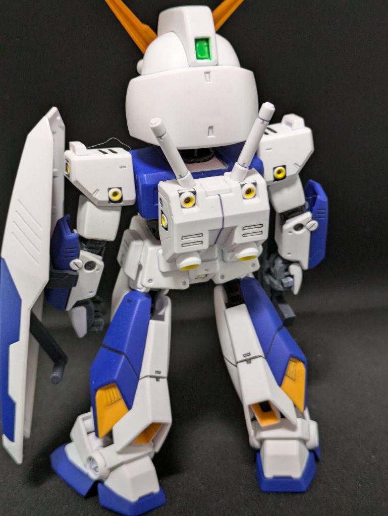 ばっっっしょっっっっ肩と足の付根はそれぞれボールジョイントなので、肩はSDフレームを部分的に切り離し、足の付根はボールデンアームアームズからジョイントをもってきてます。あの・・・小さいところが黄色なの、凄まじく大変なのですが。