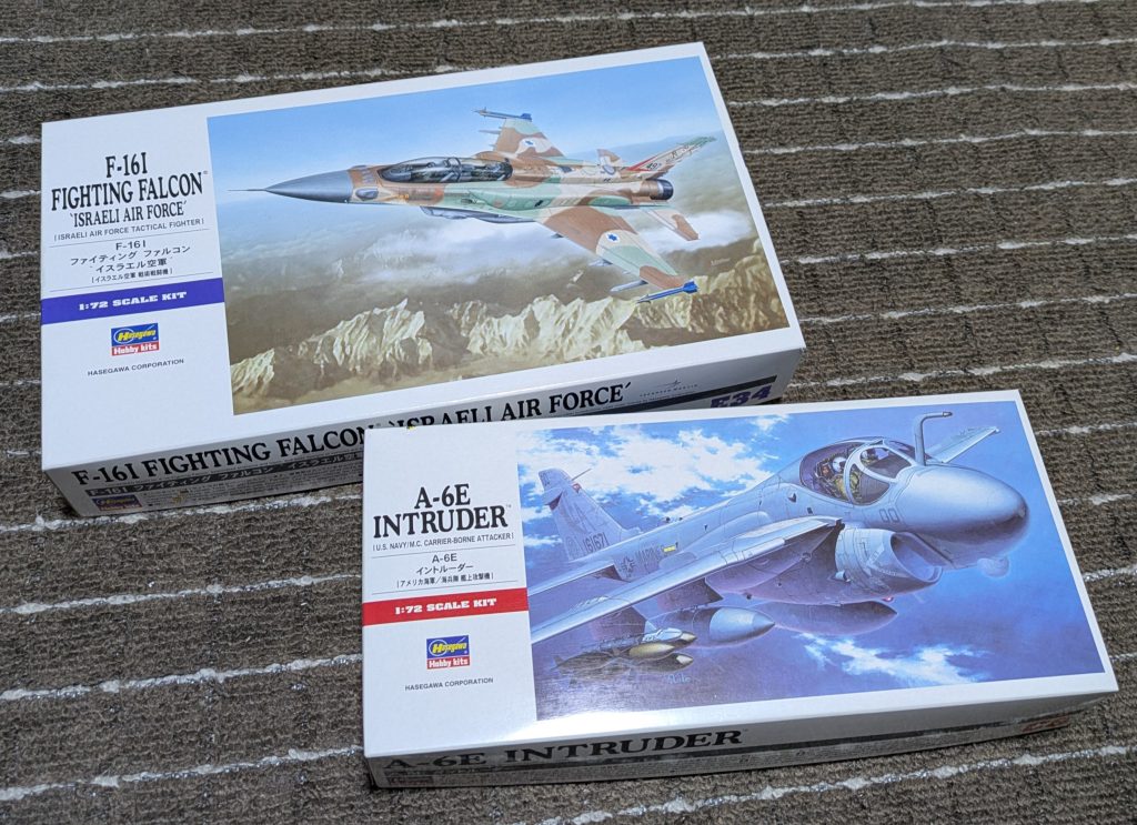 こちらは作製にあたり 部品取りしたキット。 主翼はファイティングファルコン、 プロペラントタンクは イントルーダーからの転用です。