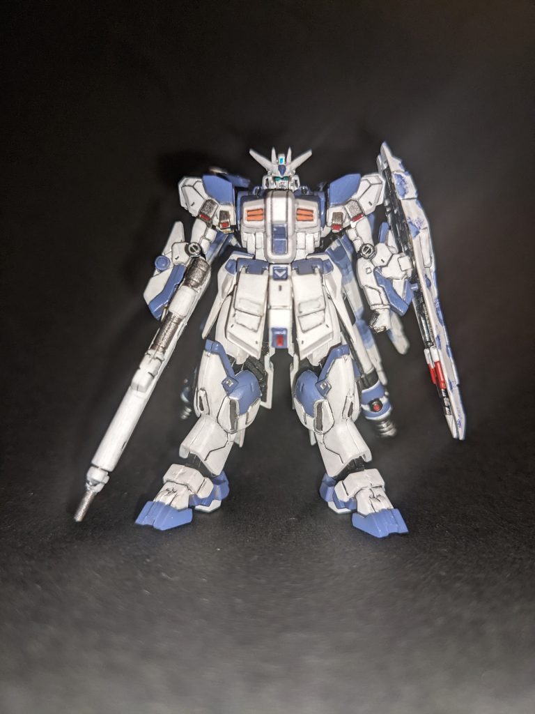 正面です。ガンダムといえばトリコロール！なので、本作でもアレンジ程度に3色を使って色分けしてみました。