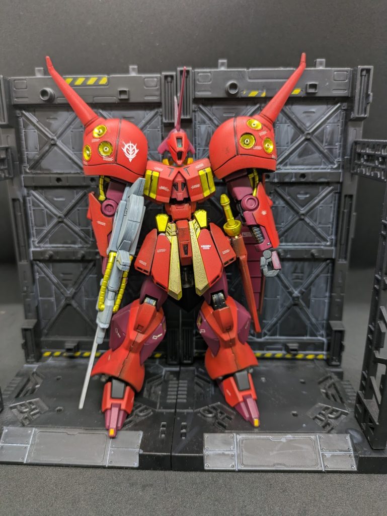 （ファーストあってのガンダムシリーズなので、ファーストは別格です）ガンダムシリーズの中で一番好きな作品は？と聞かれて私は「機動戦士ガンダムＺＺ」と答えます。職場のガンダム好きの社員達から「0083」だと思った、とよく言われるのですが（ジオニストだから余計に思われるのかも）、「ＺＺ」推しでございます。なんで好きなの？って聞かれると「出てくるキャラが好きだから」につきます。みんな魅力的なキャラですよ。Ｒ･ジャジャのパイロット、キャラ・スーンはＭＳに乗ると気分が高揚しておかしくなる不思議系なキャラでした。スタイル抜群です。モデルは歌手のシンディ・ローパー説。ＭＳの性能を十分に活かしたとはいえませんが、マシュマー・セロとの2人がかりでＺガンダムの頭部破壊に成功したのが武勲かなー。後に2人とも強化人間にされてしまい、可哀そうでした。