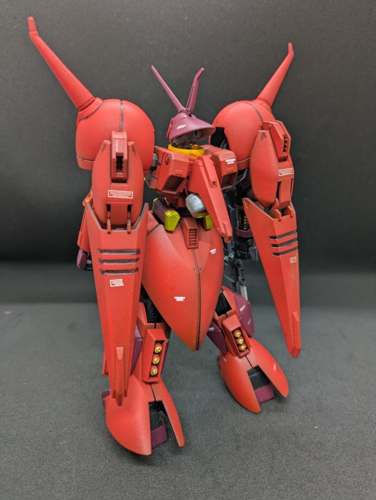 キットのこと、その２。社会人になりガンプラに復帰しました。仕事の繁忙等で作ったり作らなかったりを繰り返しましたが、2014年12月13日、ついに革命が起こります！「ガンダムビルドファイターズ」に登場した「ギャン子」こと「サザキ・カオルコ」様がＲ・ジャジャの改造機「Ｒ・ギャギャ」を登場させてくれ、旧キット以来となるＨＧ化を達成してくれたのです。これで旧キットとのニコイチができる！と意気込み発売日に３機買いました。ギャギャもそのうち作ります。スミマセン・・・。