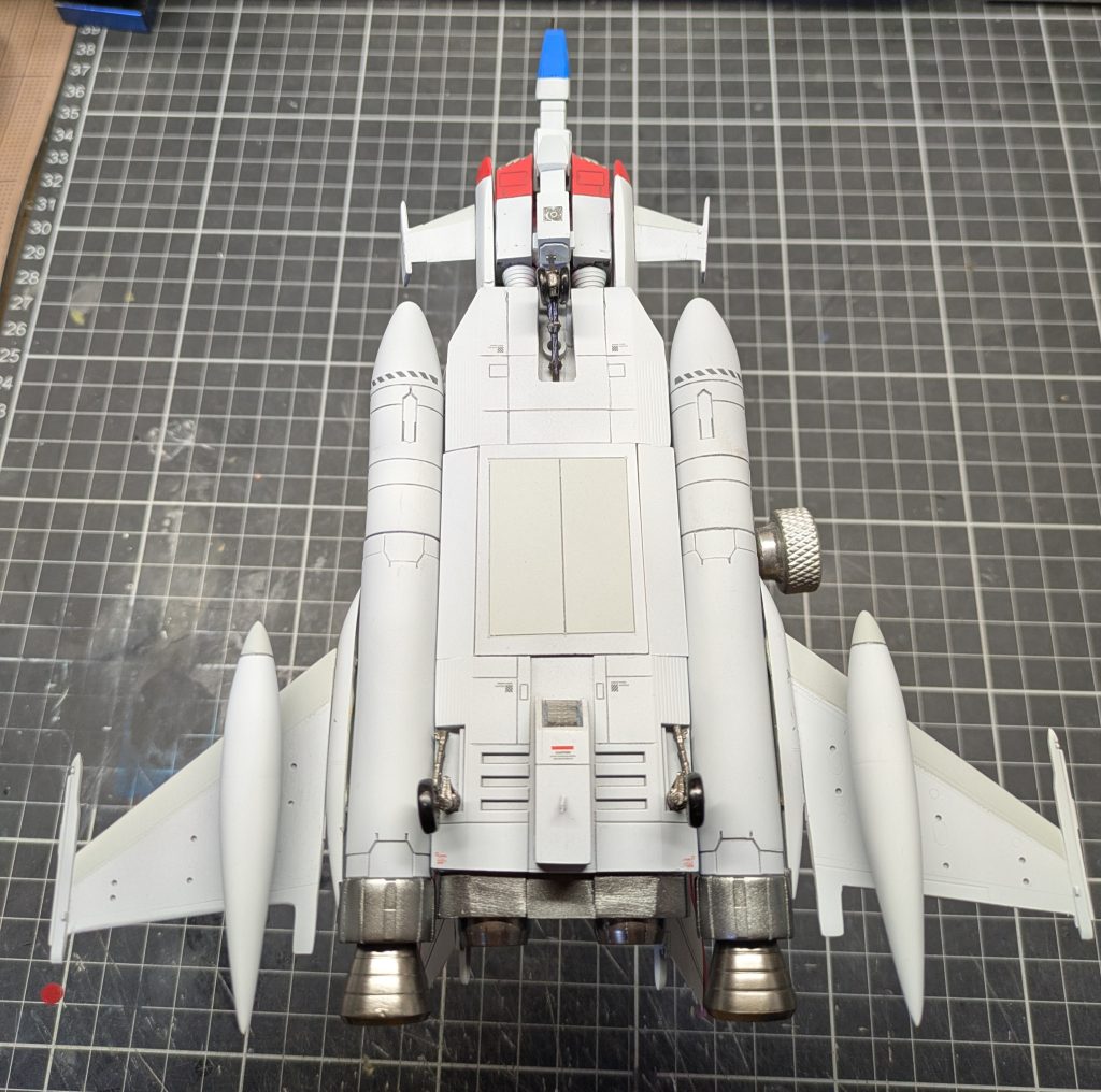 あまり見せたくない 裏側ショット(笑) 主翼の取り付け穴とか そのまま放置してます😅