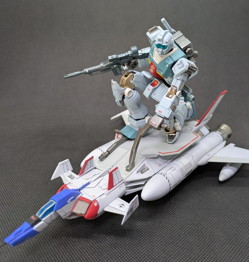 スタンドを使わず ランディングギアを装着して。 翼のプロペラントタンクが 地面スレスレです😅