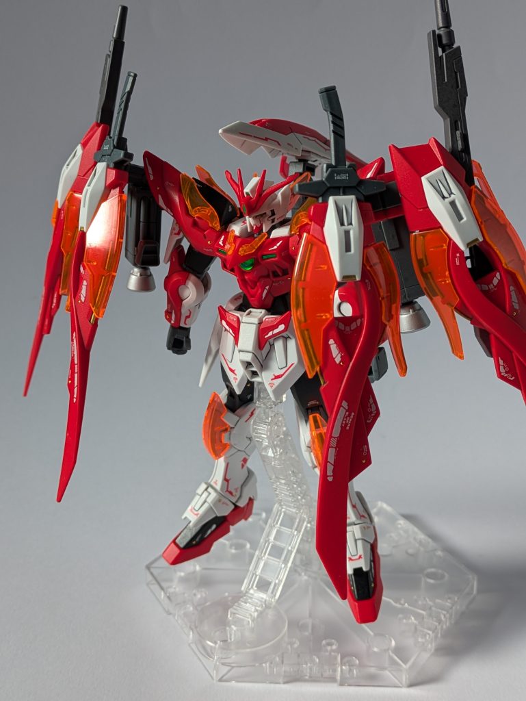 翼の接続部を増設して、肩にバインダーが展開する様に変えました。こちらの方が好み