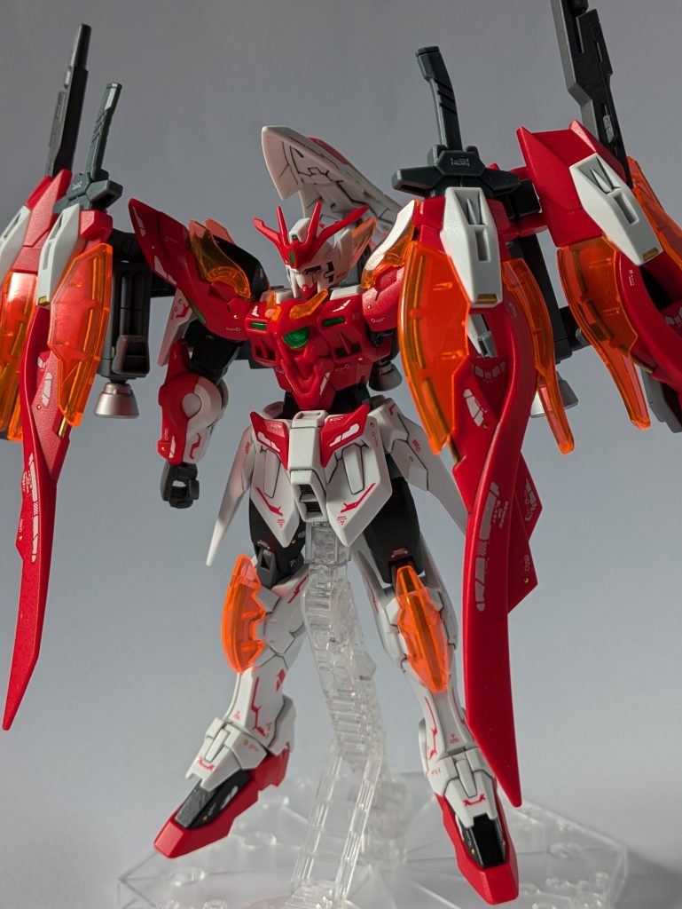 格闘戦に特化した機体で、炎クリスタルにより「炎システム」を搭載翼部分に大型剣ハイパーカレトヴルッフを２本装備