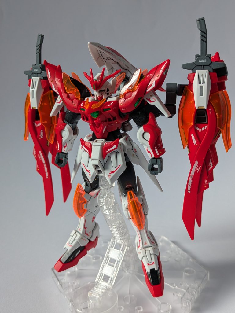 ディテールアップとして、100均のレンジ用の装飾封入パーツのゴールドを使ってみました。1mmの穴明けにゴールドの●パーツを埋め込みで、ちょうどいい