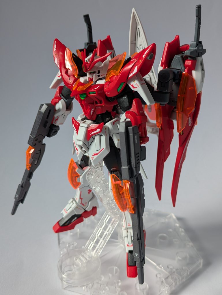 ツインバスターライフル×２ウイングシールド炎にはビームサーベルを収納シールドはバックパックに接続部を設け、背部に配置としました