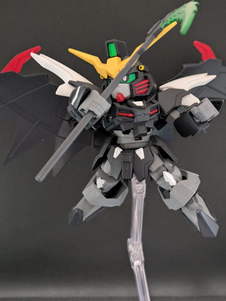 ぐりぐり。拳の肉抜きを埋めていないのは、加工した時に武器を持つのに不具合が出てしまいそうだったから。技術不足です。赤い部分はターナーのパーマネントレッドを使ったんですが、下地にピンクサフをいれてます。やっぱ発色が違う。何分絵の具なので色が乗りにくかったり下地が透けやすいんですが、これはよかった。ホントはシルエットブースターの武器持ち手、平手使いたかったんですが、ジョイントサイズがあわず。時間もないし、今回は諦めていますがやはり手の動きがあるだけでも違うので、極力使っていこうと硬く心に誓った気分です。