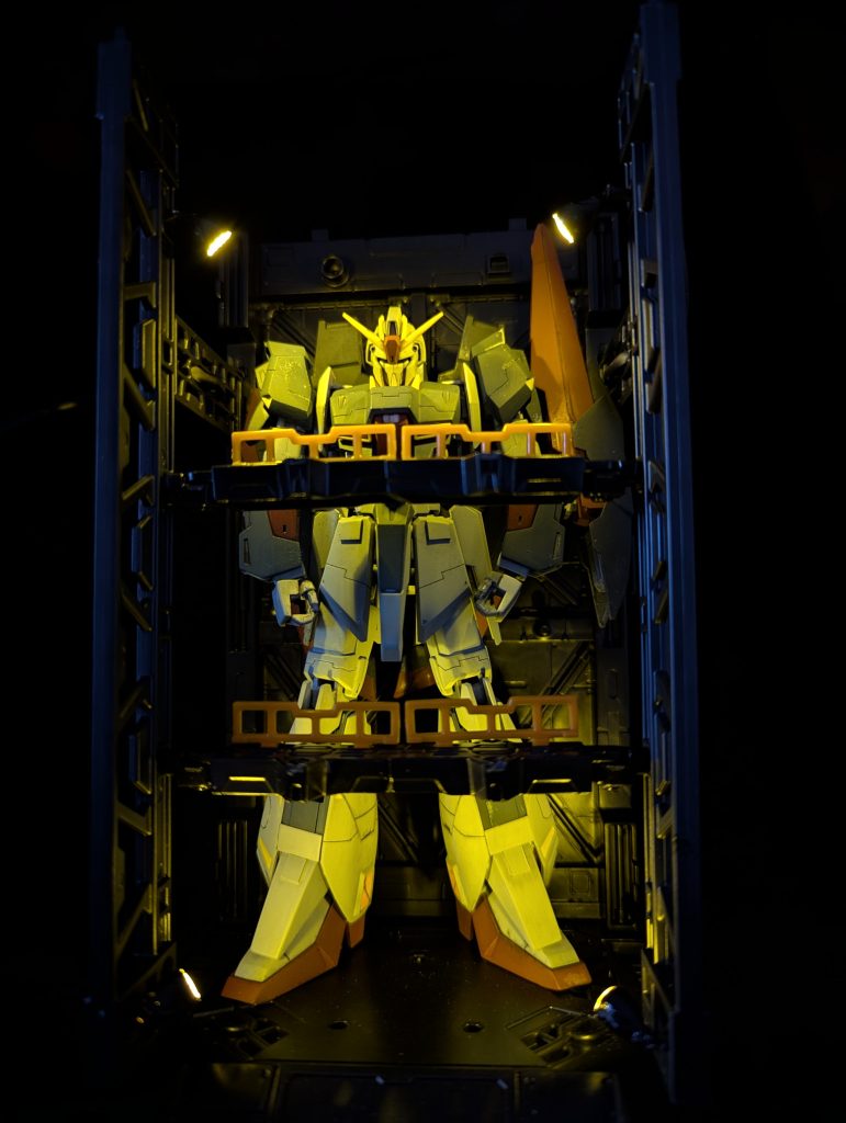 HGUC 1/144 Zガンダム+100均ディスプレイベース+LED–2枚目/制作者：Roychick