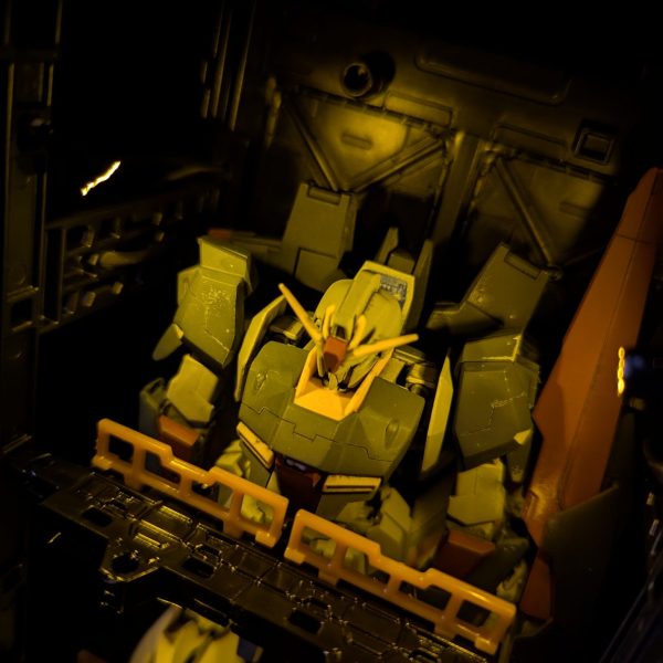 HGUC 1/144 Zガンダム+100均ディスプレイベース+LED