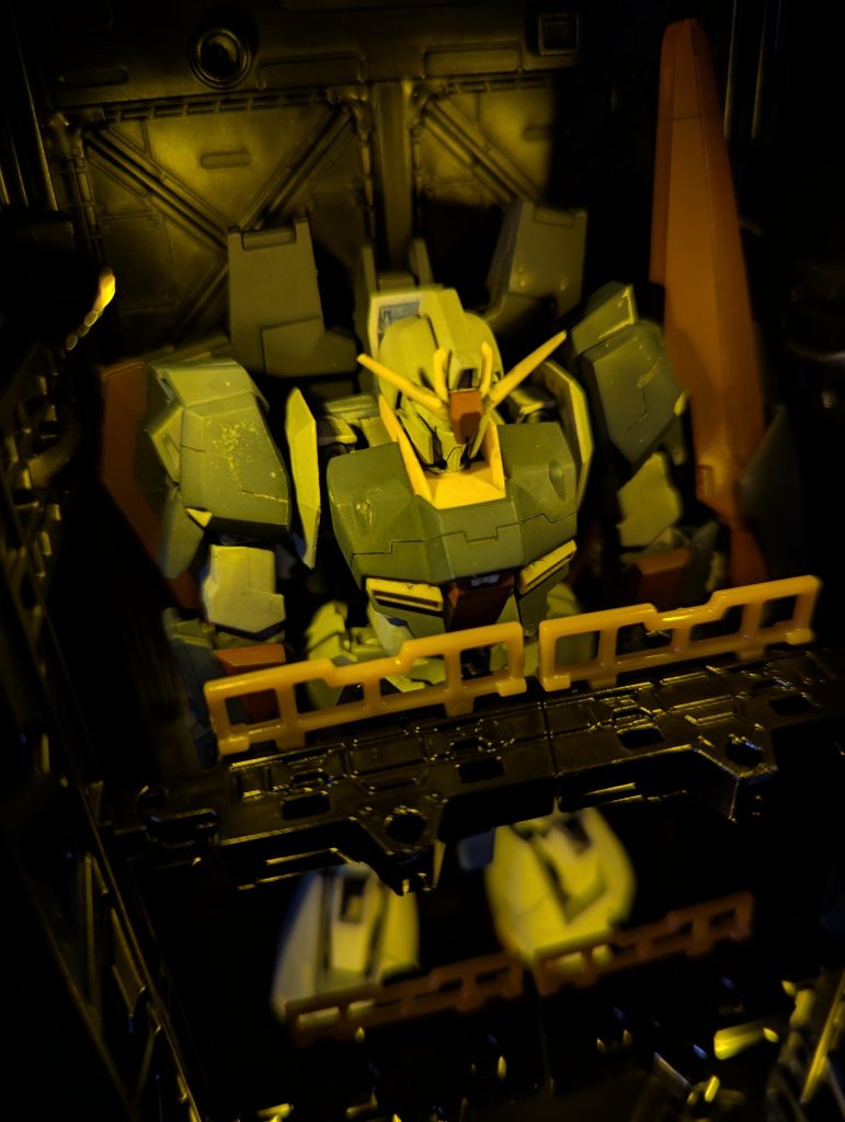 HGUC 1/144 Zガンダム+100均ディスプレイベース+LED–3枚目/制作者：Roychick