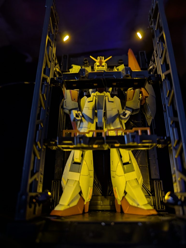 HGUC 1/144 Zガンダム+100均ディスプレイベース+LED–4枚目/制作者：Roychick