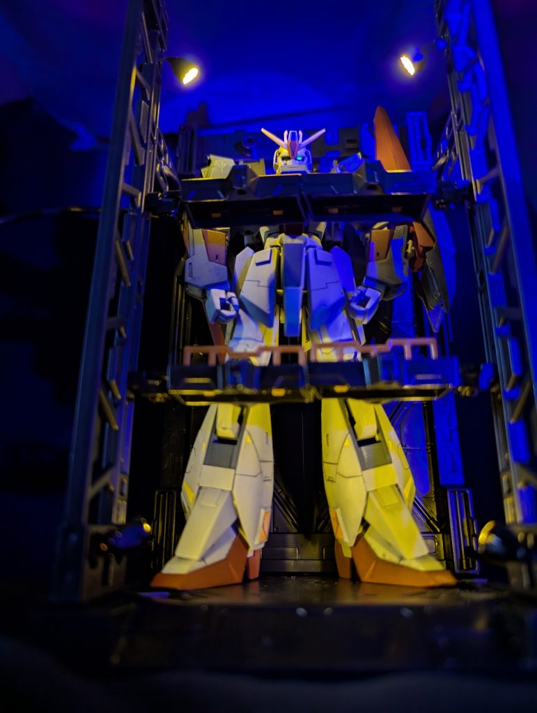 HGUC 1/144 Zガンダム+100均ディスプレイベース+LED–5枚目/制作者：Roychick