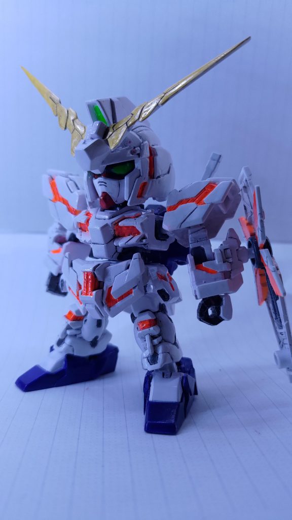 SDユニコーンを全塗装しましたこのあともうちょっと加工するけど、とりあえず完成したので画像投稿しますサイコフレームは蛍光オレンジの上からクリアレッドを塗装しています