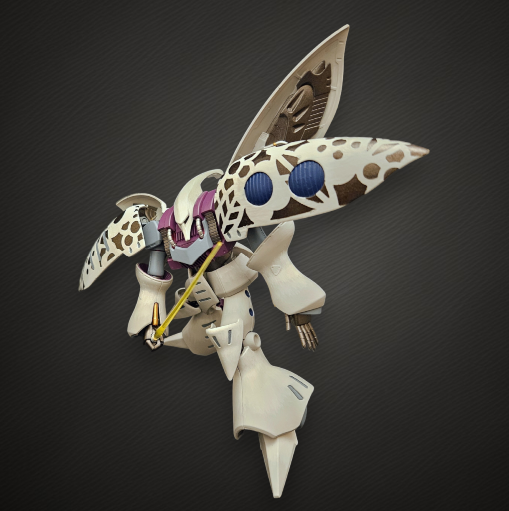 ビームサーベルを構えて