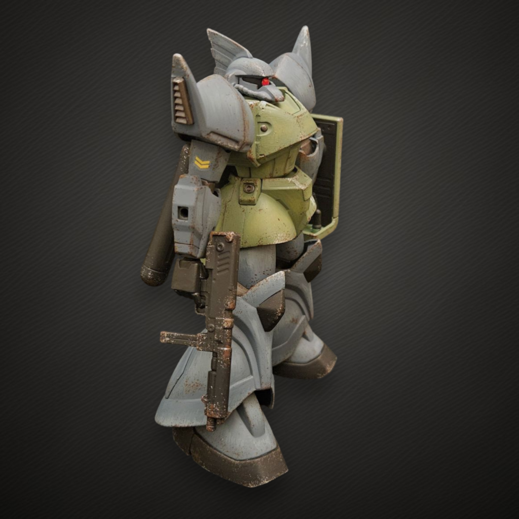 横から。筆に階級を示す腕章のデカールを貼りました。