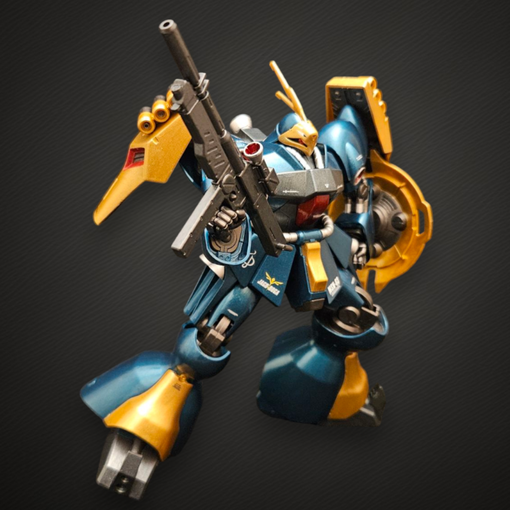 シールドとビームライフルを構えて