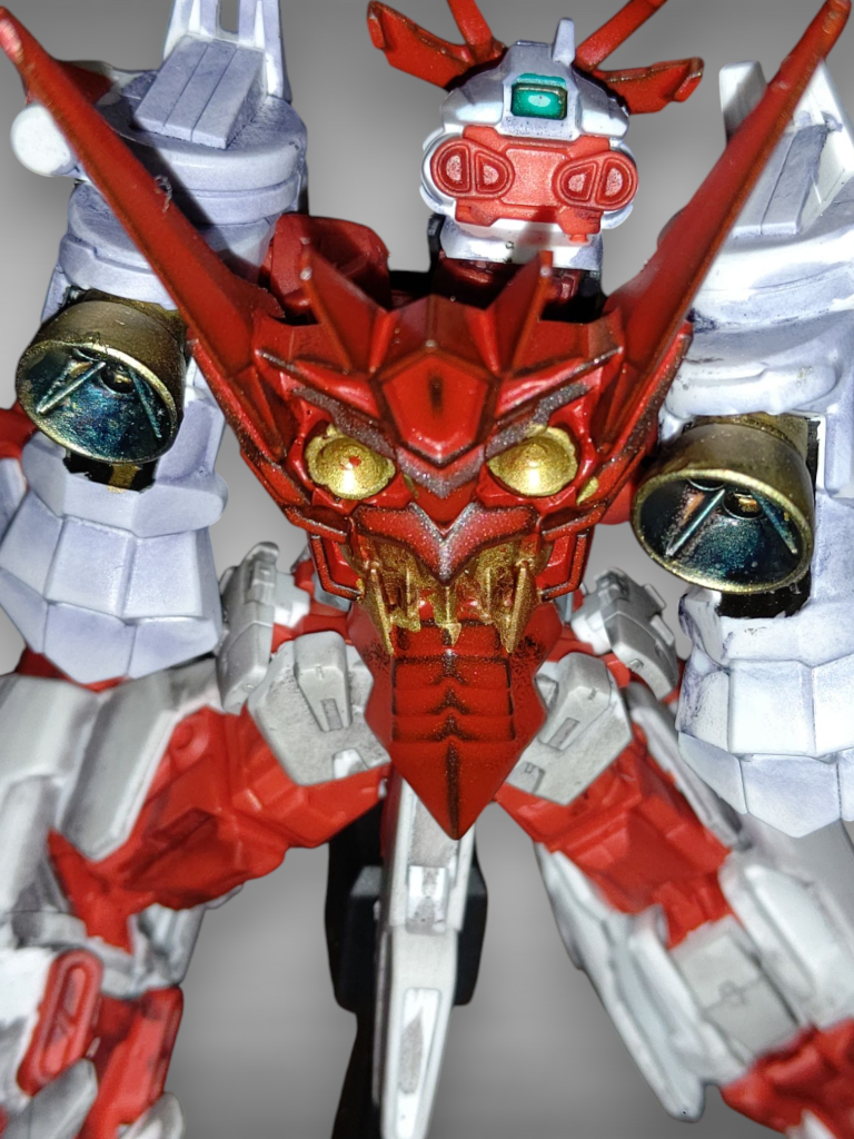 背中の👹の面。接続部が折れて接着剤で着けました。😓