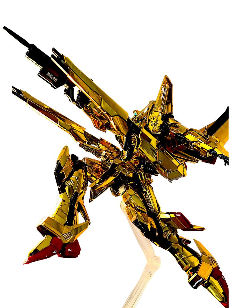 ビーム砲とバックパックを接続するアームの自由度が高く、ビーム砲を色んな角度に向けられるのが、このキットの楽しみポイント。 横から見ると、ビーム砲の砲身と、脚部のパーツの細かさが美しい。