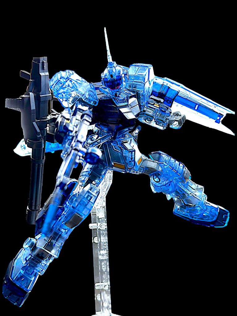 HGながらフレームパーツが細かいため、透けて見えても密度が高い印象があり、クリアパーツがよく似合うキットとなっています。 クリアパーツを綺麗に見せたいので、いつもより強めの照明で^_^