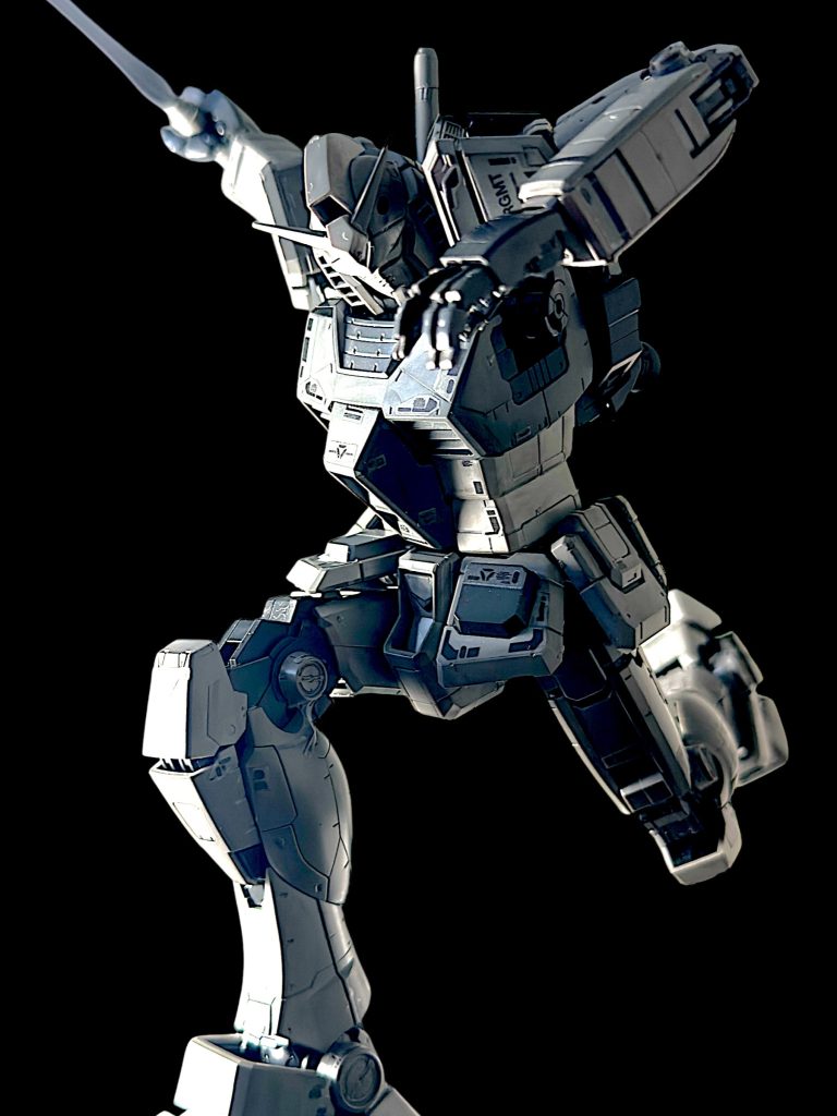 撮影中、うっかりキットを落としたところ、写真に近いポーズに偶然なり、これは良いと思い撮影した一枚。 今回のコラボは、成形色、デカールのセンスの高さが本当に素晴らしいです。個人的にまたコラボして欲しい。