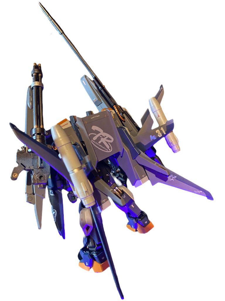 バックショット。TRロゴが入ると何でもあっという間にTRシリーズに見えてしまうから不思議！w入れるかどうか迷いましたが、やっぱりこのデカールを貼るとかっこよさ3割り増しですな(zaku-kao2)