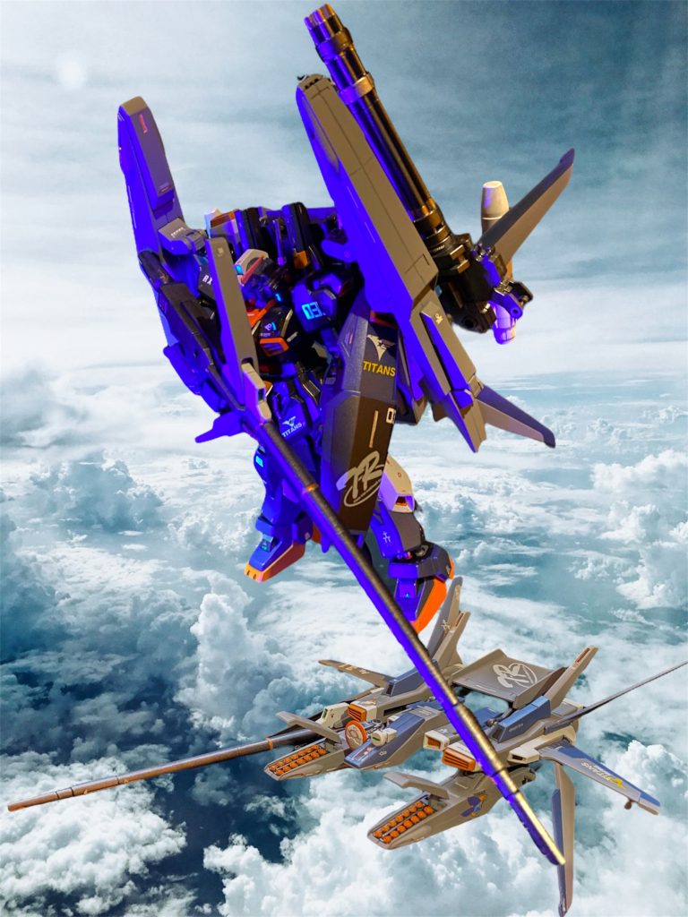 Gオフェンサーとしての武装は、ロングブレードライフルや、ガトリングガン、大型ミサイルを新たに追加して、Gディフェンサーよりも攻撃に特化したイメージを持たせてみました。が、もとのロングライフルもロービジカラーで塗装しています。