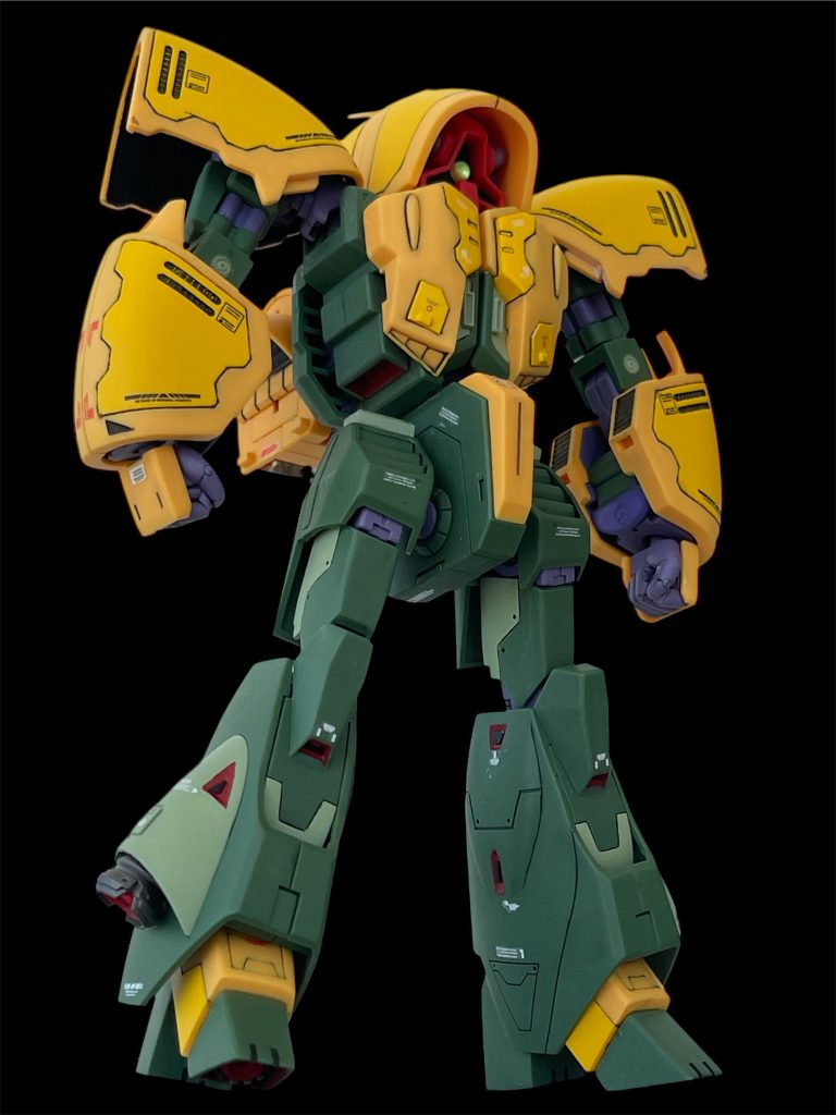 スジボリの失敗をそのまま修正せずにスミ入れしているので妙にはみ出して汚かったりしてます。特に目立つ失敗箇所はデカールで隠しました(毎度)