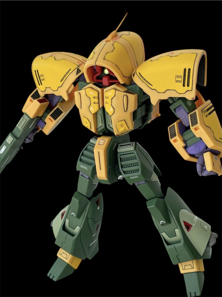 頭部のアンテナは、伸ばしランナーで細長く作成しました