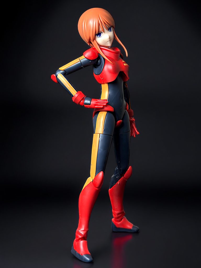 色分けは全く問題ないので、軽めに汚し塗装しています。 腰に手を当てるポーズを自分なりに突き詰めてみました。自然に見えるようにをコンセプトに。これがかなり難しく、このポーズだけで1時間かかりましたが満足の一枚。