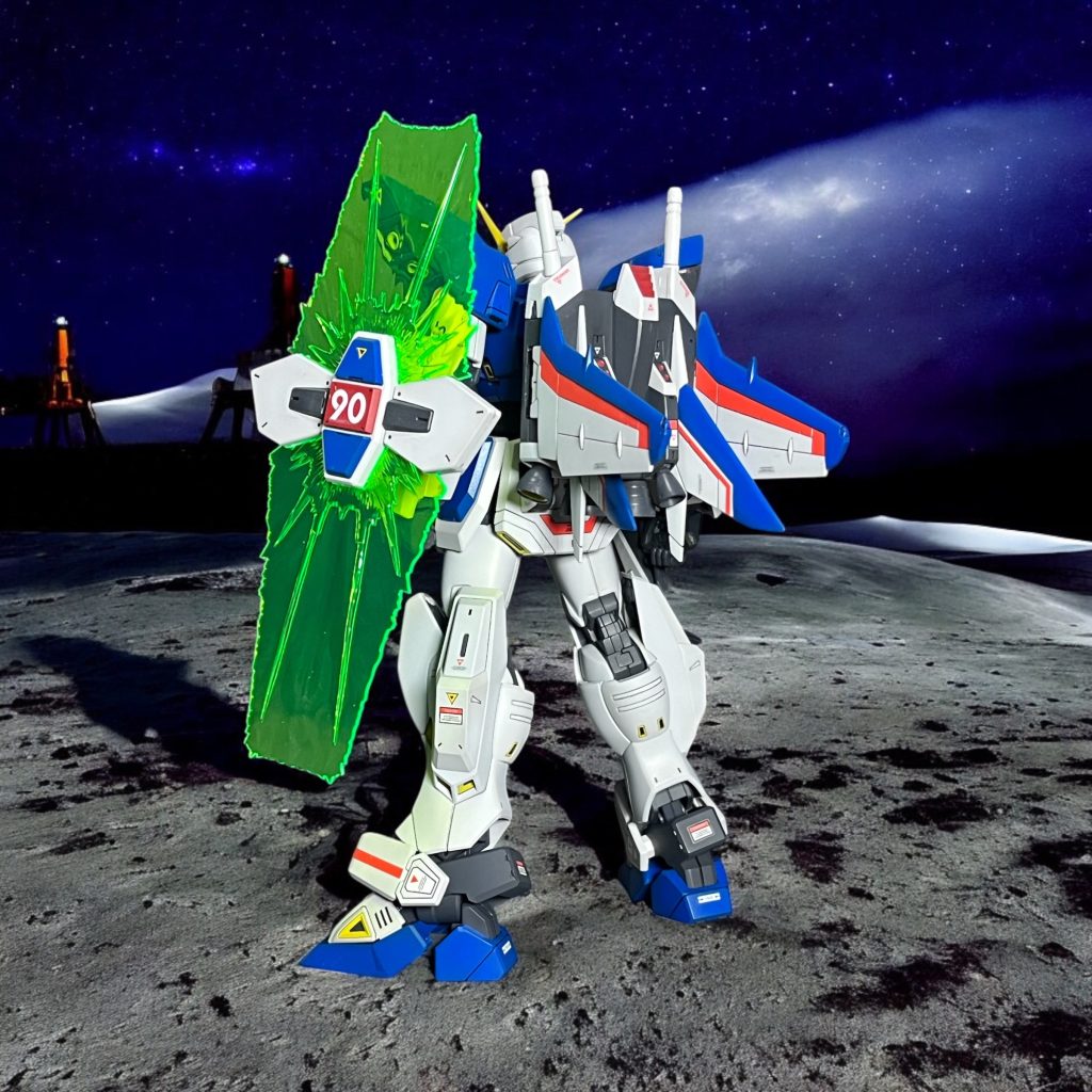 背面から。赤のラインが水転写デカールとなっていますが、貼るの難しいです。ウイング部に関してはマスキングして塗装したほうが楽だったかも。