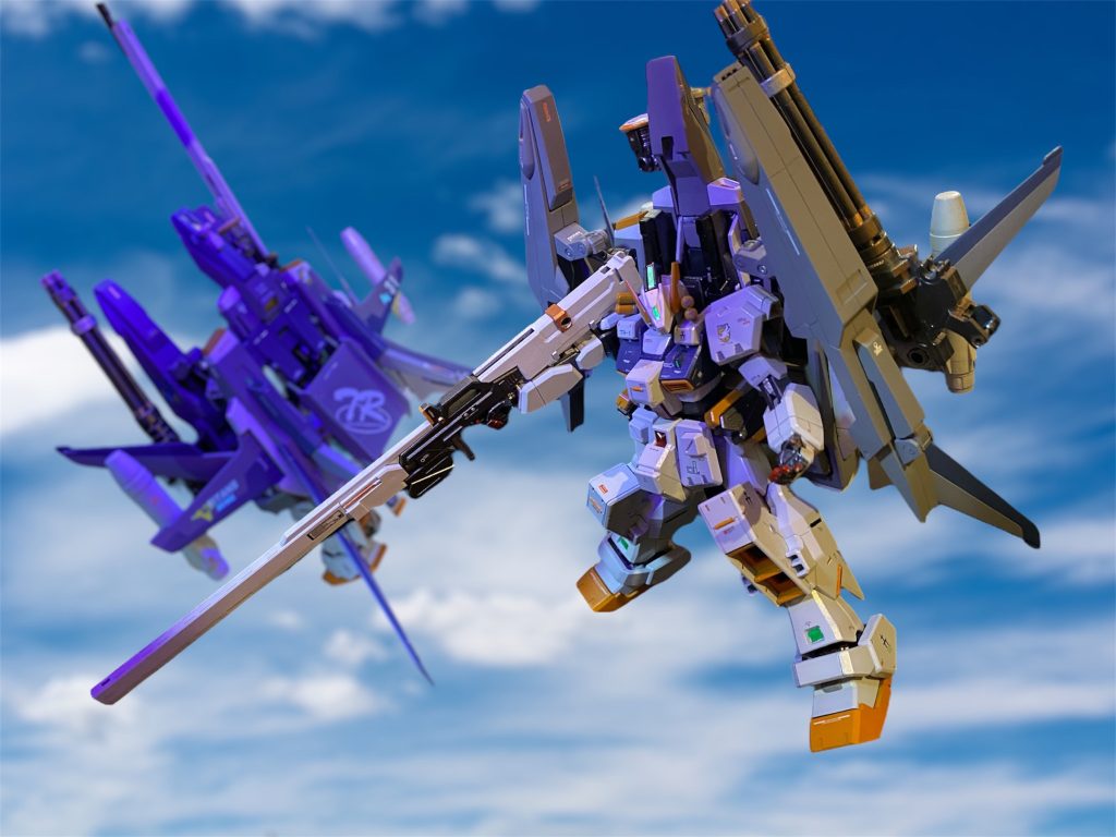 機体形状に大きく変更が加えられている訳では無いが、コクピットがリニアシート・全天周モニターに置き換えられたことや、各所に多目的ラッチが増設された事により、操作性やオプション兵装による拡張性が飛躍的に上がっている。