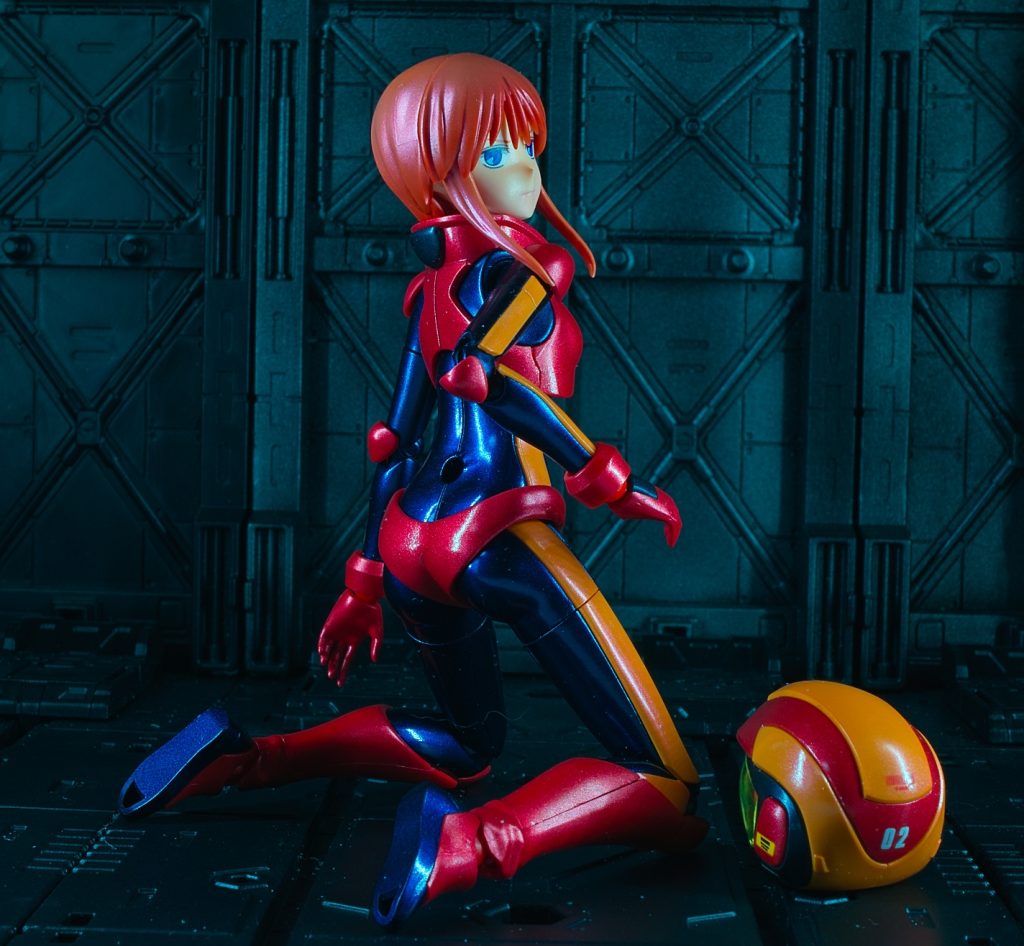 色々な人が塗装してますけど自分がどうしても気になった部分は肌の色です。この素体の色は30㎳で言う所のカラーAになりますプルツーの肌の色ってもっと濃いと思うんですよね。そこだけ気になりました。あと、パーツのポロリが多かったので部分的に接着してしまいました。右腕のオレンジライン、手の甲の黒い奴とか差し替える時にポロポロ落ちるのがストレスで・・・