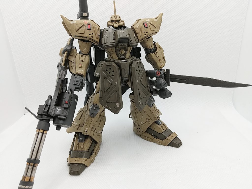 塗装はオリーブドラブとダークイエローの缶スプレーです。完成後しばらくするとクレオスかタミヤかどっちで塗ったのかわからなくなります・・・あと何カ所かブチ穴あけました!そういえばゲルググJはもともとブチ穴なかったんですねー