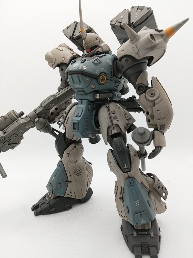 塗装はいつぞやも使ったグレーサフそのままとインターミディエイトブルー、濃いグレーはＮＡＴＯブラックです。