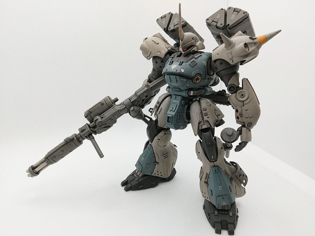 で、こんな感じに。バズーカのかわりにコトブキヤのマルチミサイル、ショットガンのかわりにデミトレーナー拡張パーツセットのガトリングを持たせました。 